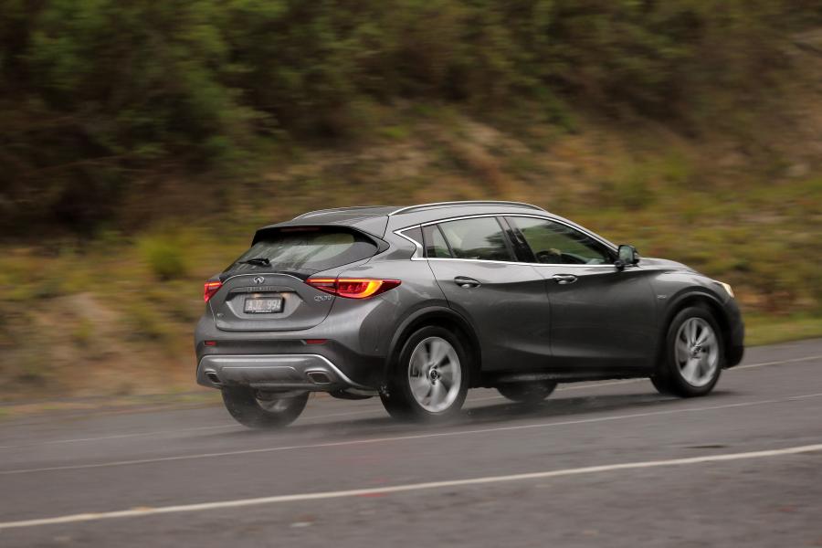  Infiniti QX30 2.0t AWD 2016 года  (AU) (фото 18 из 30)